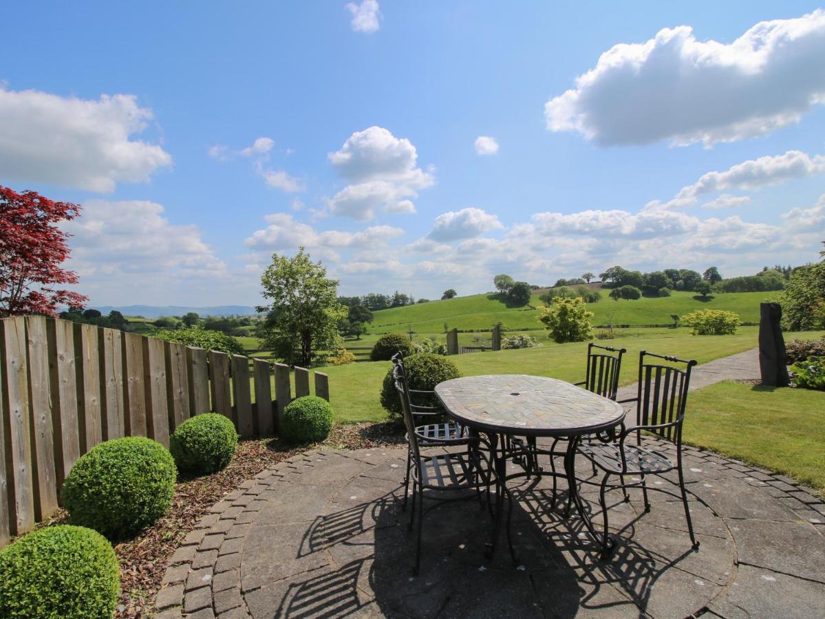 The Marshes Villa Welshpool Bagian luar foto